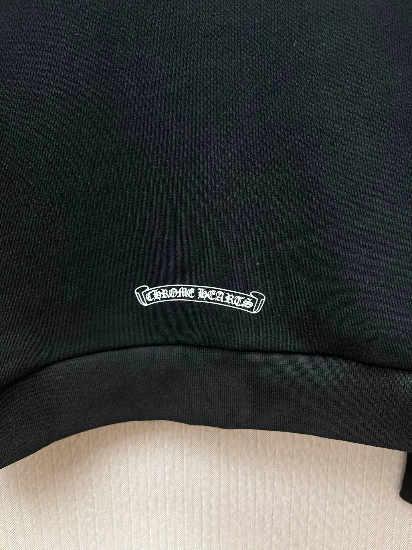 P450 Chrome Hearts 25ss new scroll zipper guard, the chest and back are classic scrolls, and the chromehearts on both sides of the arms are very classic in Sanskrit. Size: S.M.L.XL.